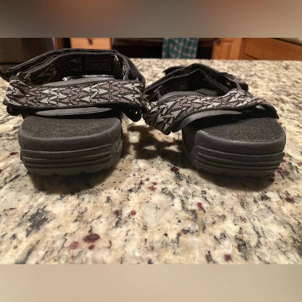 Men's Size 9 Teva Velcro Strap Shock Pad Sandals - Picture 4 of 14